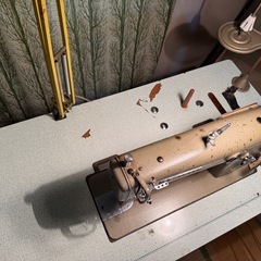 【GO-1295】ブラザー 職業用ミシン DB2-B755-3 台付きの画像