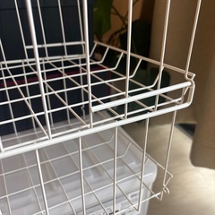 おしゃれなホワイトスチールラックの画像