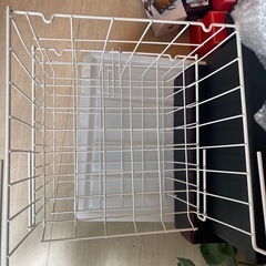 おしゃれなホワイトスチールラックの画像