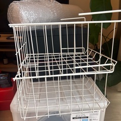 おしゃれなホワイトスチールラックの画像