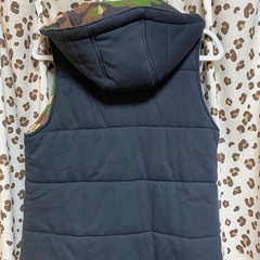 ロデオクラウンズ　迷彩柄　黒　リバーシブル　ベストの画像