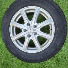 ヴェゼル用スタッドレスタイヤ 215/60R16 ダンロップ ホイール付き 4本セットの画像