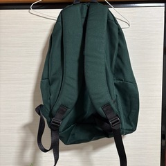 深緑のリュックの画像