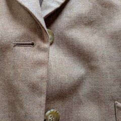 ベージュジャケットの画像