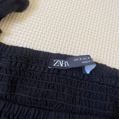 ZARA S フリルトップスの画像