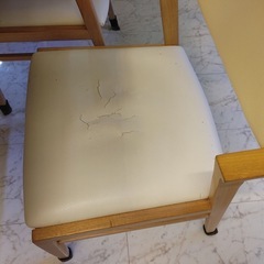 ダイニングテーブルの画像