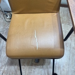 美容室の椅子 合成皮革破れ 世田谷区経堂に取りに来る方用 年内破棄予定の画像