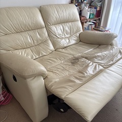 ニトリ電動リクライニングソファー　の画像