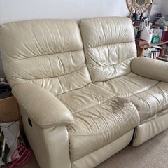 ニトリ電動リクライニングソファー　の画像