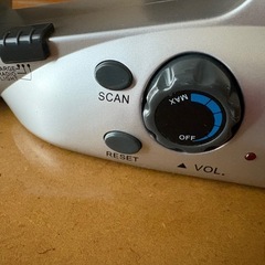 電池不要 手回し充電 ラジオ LEDライトの画像