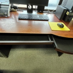 オフィスデスクの画像