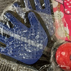 新品　９点小型犬洋服５枚　手袋ブラシ２枚　防水シートの画像