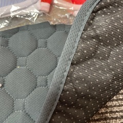 新品　９点小型犬洋服５枚　手袋ブラシ２枚　防水シートの画像