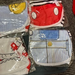 新品　９点小型犬洋服５枚　手袋ブラシ２枚　防水シートの画像