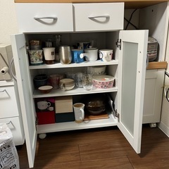 食器棚の画像