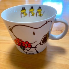 スヌーピーのマグカップとポーチのセットの画像