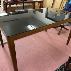 モデルルーム展示品ガラステーブルWITHの画像