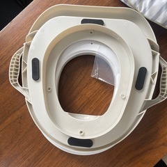 【未使用】コンセントカバー　と　トイレ補助の画像