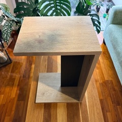 ベッドサイドに最適なさいどてーぶサイドテーブルの画像