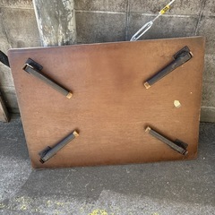 折りたたみテーブルの画像