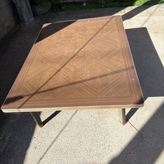 折りたたみテーブルの画像