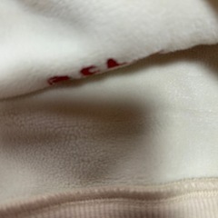 【新品　未使用】100サイズ　
イチゴ刺繍トレーナーとレギンス2点セットの画像