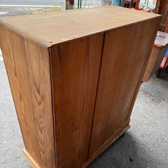 昭和レトロな整理ダンスの画像