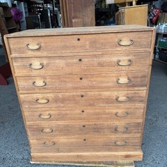 昭和レトロな整理ダンスの画像