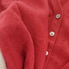 美品 カシミヤ100 カーディガン ニット 長袖 ユナイテッドアローカシミヤ100%カーディガンです。 ふわふわで最高の肌触り☆ 柔らかくて着心地とても良いです!  数回着用しました。目立った傷や汚れはありませんが、着用に伴う毛羽立ちが少し見られます。自宅保管のため、神経質な方はご遠慮ください。  【ブランド】UNITED ARROWS 【カテゴリ】カーディガン 【商品の状の画像