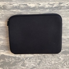 【Amazon】ノートパソコンスリーブ Amazonベーシック 13.3インチ／軽量でシンプルな保護ケースの画像