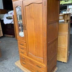 昭和レトロな洋服ダンスの画像