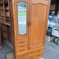 昭和レトロな洋服ダンス