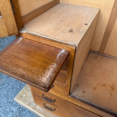 昭和レトロな洋服ダンスの画像