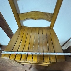 木製椅子の画像