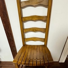 木製椅子の画像