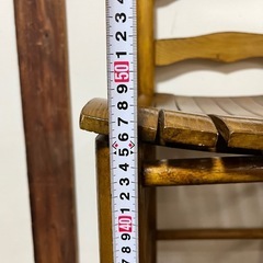 木製椅子の画像