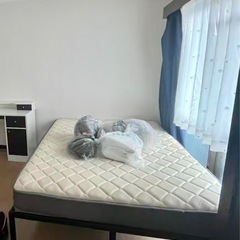 金属フレームのベッド （分解🉑）＋ マットレスの画像