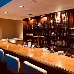 夜、ちょっと背伸びする働き方。🌙🍸 オシャレなBARで、あなたの“感じの良さ”を仕事にしよう。✨の画像