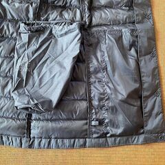 ユニクロ★ウルトラライトダウン・ベスト／グレー・メンズSサイズの画像