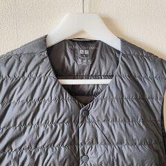ユニクロ★ウルトラライトダウン・ベスト／グレー・メンズSサイズの画像