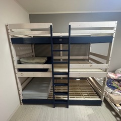 3段ベット　シングルマットレス２個、シーツ２枚
の画像