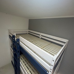 3段ベット　シングルマットレス２個、シーツ２枚
の画像
