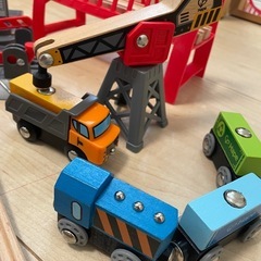 Hape(ハペ) 木製電車　さかみちシティレールセット の画像