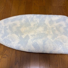 折りたたみ式アイロン台の画像