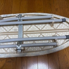 折りたたみ式アイロン台の画像