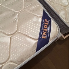 木製シングルベットフレーム&マットレスセット　コンセント付きベッドの画像