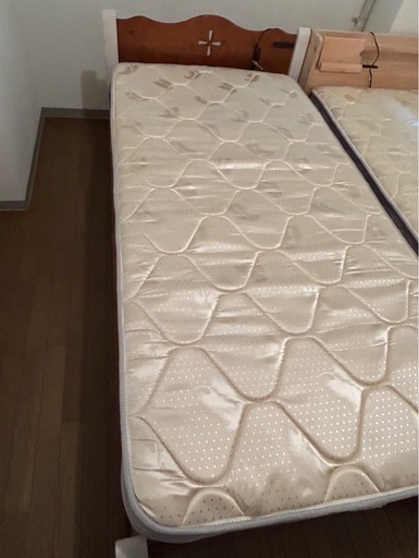 木製シングルベットフレーム&マットレスセット　コンセント付きベッド