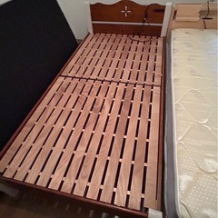 木製シングルベットフレーム&マットレスセット　コンセント付きベッドの画像