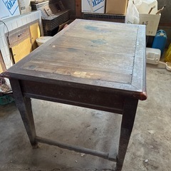 木のテーブルの画像