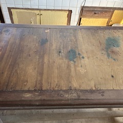 木のテーブルの画像